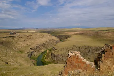 Ani – verlassene Ruinenstadt an der Grenze zu Armenien