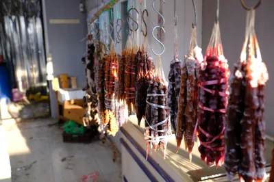 Churchkhela: Walnüsse in getrocknetem Traubensaft